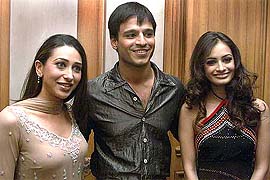Karisma Kapoor, Vivek Oberoi and Diya Mirza pose for photographers