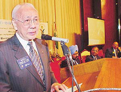 Mr Bhichai Rattakul, Rotary International President, addresses a multi-district meet