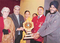 The former Punjab Chief Secretary, Mr P.H. Vaishnav, presents the trophy to Government College for Boys team 