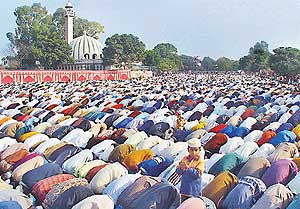 Devotees offer prayers on the occasion of Id-ul-Fitr 