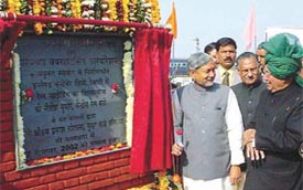 Union Railway Minister Nitish Kumar and Haryana Chief Minister Om Prakash Chautala