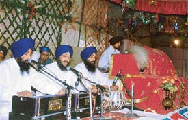 Ragis perform at a �kirtan darbar�