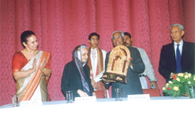 Birla Vidya Niketan Principal Madhu Chandra, Chairperson Sarala Devi Birla and former President of India K. R. Narayanan