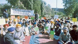 Members of the Gurdwara Singh Sabha and the Bhai Randhir Singh Nagar Action Committee sit on token fast outside Mini Secretariat