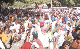 Ex-servicemen protesting against the non-fulfilment of their demands