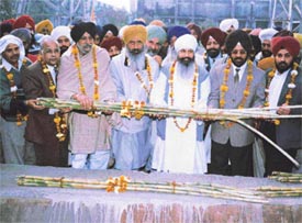 Sant Baba Lakha Singh of Nanaksar launches the sugarcane crushing drive in the Jagraon Cooperative Sugar Mills