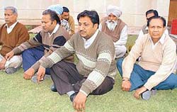 Relatives of Chajju Ram, a 65-year-old heart patient who died at the Fortis Heart Institute