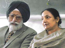 Prof N.S. Tasneem with the Principal of GCW at a seminar organised by the Punjabi Department of the college