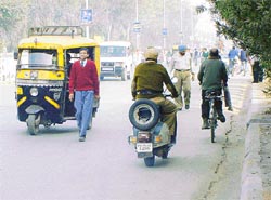 When might is "right": A policeman keeps right on a Ludhiana road 