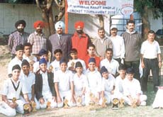 The players of GHPS, Vasant Vihar with their trophies.
