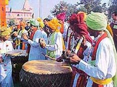 Beating of nagaras by traditional artistes during the Mahabharata Utsav --- Gita Jayanti Samaroh in Kurukshetra