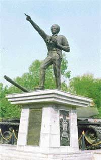 The statue of Maj Bhupinder Singh being painted for Vijay Divas