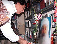 Bollywood actor and Union Minister of State for Culture and Tourism Vinod Khanna lights a candle