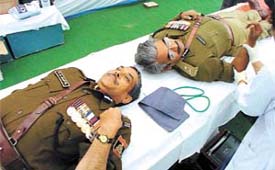 Delhi Police Commissioner R. S. Gupta and DCP Maxwell Perriera donating blood at a camp
