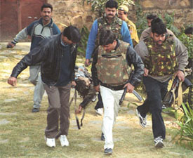 Personnel of the Special Cell of the Delhi Police taking the body of a suspected terrorist, killed in an encounter near Tughlakabad