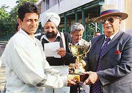 Lieut-General JFR Jacob (retd), UT Administrator, gives away the Samuel Banerjee Cricket Trophy to Mr M. Ramsekhar, captain of the UT Administration XI, in the Sector 16 Cricket Stadium