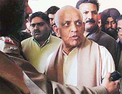 Jagdish Tangri being taken to the District Courts in Ludhiana