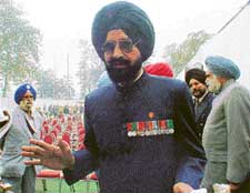 Brig P.S. Toor talking to mediapersons on Vijay Divas