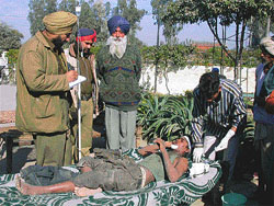 Cops talk to one of the labourers injured in a roof collapse