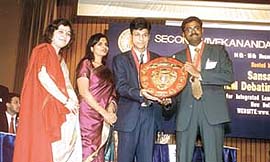 The winning team of the Vivekananda Memorial Debating Competition of Mosaic 2002
