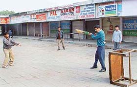 Traders play cricket in a deserted market in Sector 35