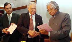 President A.P.J. Abdul Kalam releases the booklet