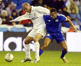 Real Madrid's Brazilian star Ronaldo and Roma's Brazilian Cafu fight for the ball