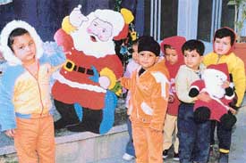 Tiny tots of Lovely Lotus School and Love-Dale Montessori Home celebrate Christmas