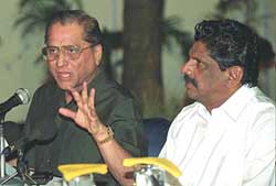 BCCI president Jagmohan Dalmiya briefs the media