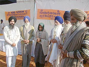 The Jathedar Akal Takht, Giani Joginder Singh Vedanti, with the family members of slain Sikh militants