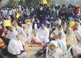 Akali activists hold a dharna at the DC office, Ludhiana, in protest against the Punjab and Haryana High-Court decision of making the wearing of helmets mandatory 