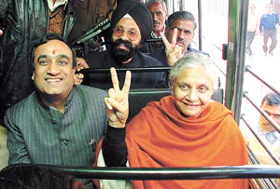 Chief Minister Sheila Dikshit and Transport Minister Ajay Maken take a ride in a DTC bus after flagging off 100 new CNG buses 