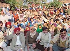 Villagers of Kishangarh and Mauli Jagran protest against the acquisition of land by the Chandigarh Administration 