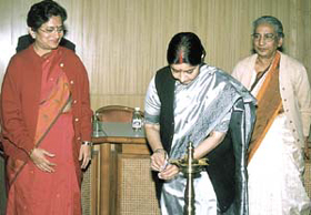 Union Minister of Information and Broadcasting Sushma Swaraj inaugurating the single room maternity care unit 