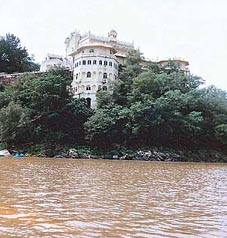 Siliserh, an idyllic lake, was artificially created for waterfowl shooting