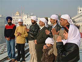 A jatha led by Mufti Mohammed Amin, brother of Mufti Mohammed Sayeed, Chief Minister, Jammu and Kashmir, performs ‘ardas’ for peace at the Golden Temple on Sunday