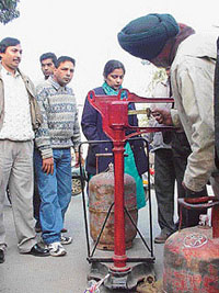 LPG cylinders being weighed by officials in Ludhiana 