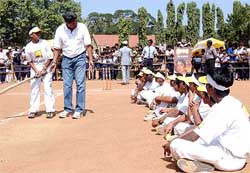 Indian cricket legend Kapil Dev gives batting tips to schoolchildren 