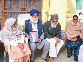 His family shows the picture of Sukha, who allegedly died due to torture by the police