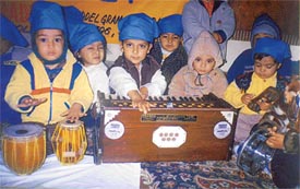 �Deh Shiva var mohe� is the shabad the tiny tots of Kiddies Paradise sing on �avtar divas� of Guru Gobind Singh