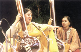 Shubha Mudgal performing for the Indian Cancer Society under �Artistes Against Cancer� drive at the Chinmaya Mission Auditorium