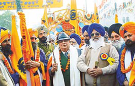 UT Administrator Lieut-Gen JFR Jacob (retd) leads the nagar kirtan procession on the eve of the birth anniversary of the Tenth Guru of the Sikhs, Guru Gobind Singh