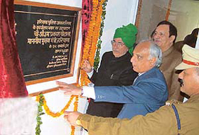 Haryana Chief Minister Om Prakash Chautala inaugurating the Haryana Police Awas Nigam Complex at Panchkula 