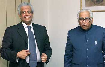 OPEC President Abdullah al-Attiyah and Indian Union Petroleum Minister Ram Naik 