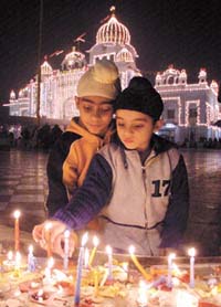 Children light candles at Bangla Sahib Gurdwara in the Capital on Thursday, to mark the birth anniversary of Guru Gobind Singh, the tenth Sikh Guru.