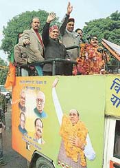Prof Prem Kumar Dhumal, Chief Minister, Himachal Pradesh, and Mr Shanta Kumar