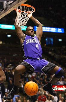 Sacramento Kings' forward Chris Webber stuffs the ball 