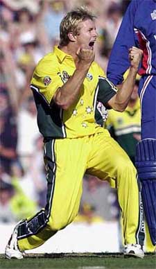 Australia's Shane Watson yells out after delivering the final ball to England 