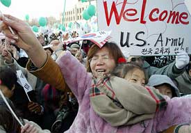 South Korean Christians pray during an anti-North Korean rally in front of the Seoul city hal