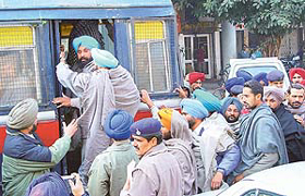 Agitating panchayat secretaries being taken to Model Jail